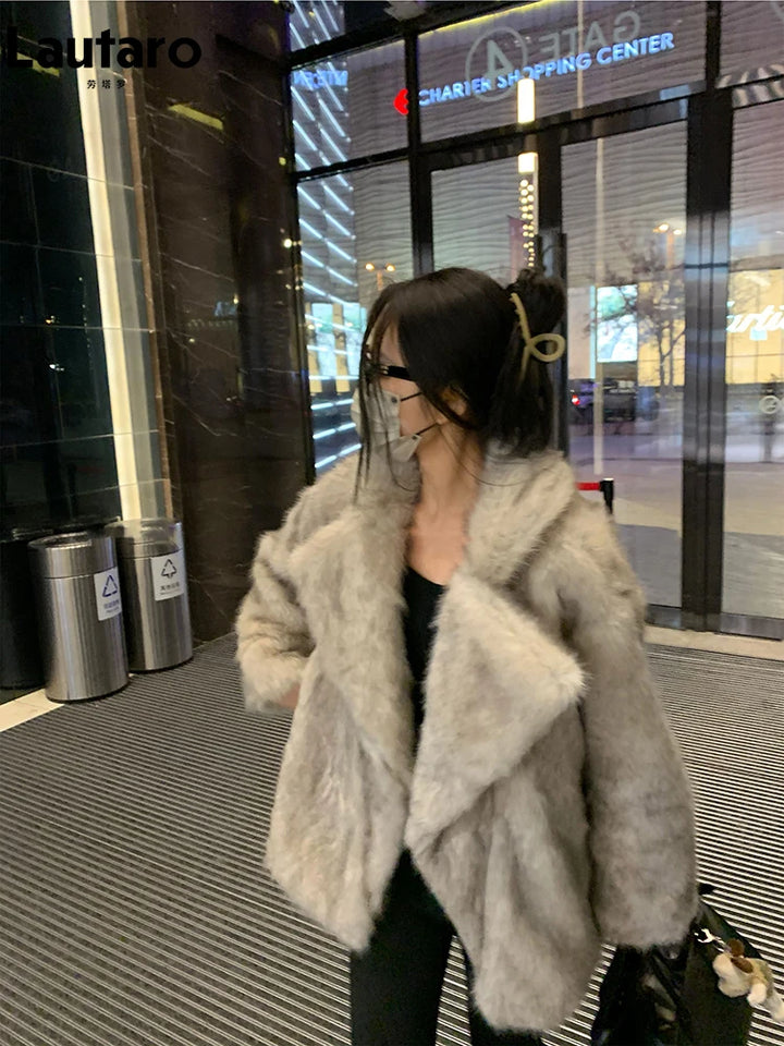 Lautaro Women’s Oversized Faux Fox Fur Coat – Luxury Thick Warm Fluffy Jacket with Pockets, Autumn Winter